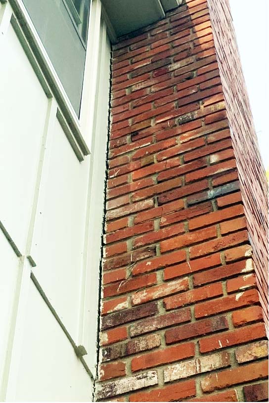 Does a Leaning Chimney Mean Foundation Issues?